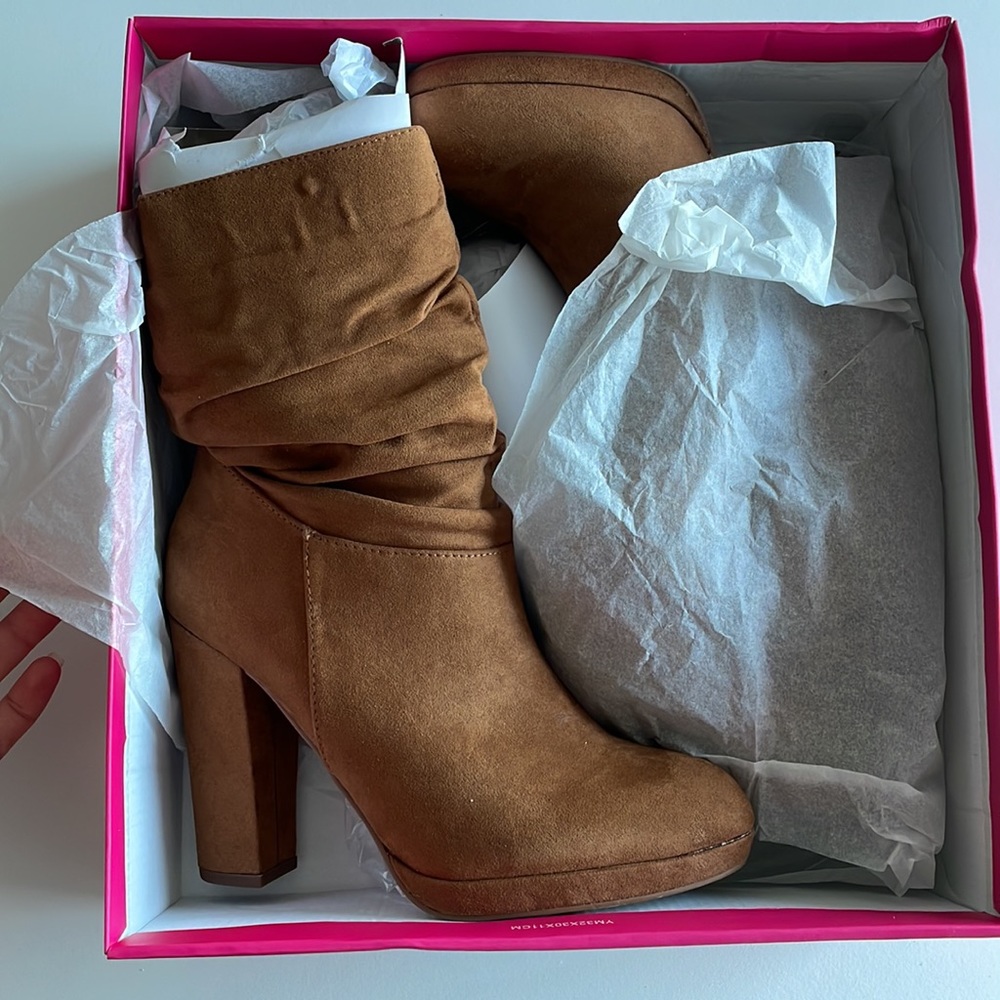 NWB Shoe Dazzle Booties, Lianne, Camel Size 8